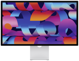 Auf diesem Bild sieht man ein Apple Studio Display mit 27 Zoll.
