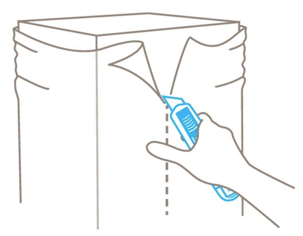 'Anleitung zum Öffnen einer Verpackung mit einem Cutter: Hand hält blauen Cutter, um entlang einer gestrichelten Linie zu schneiden.'