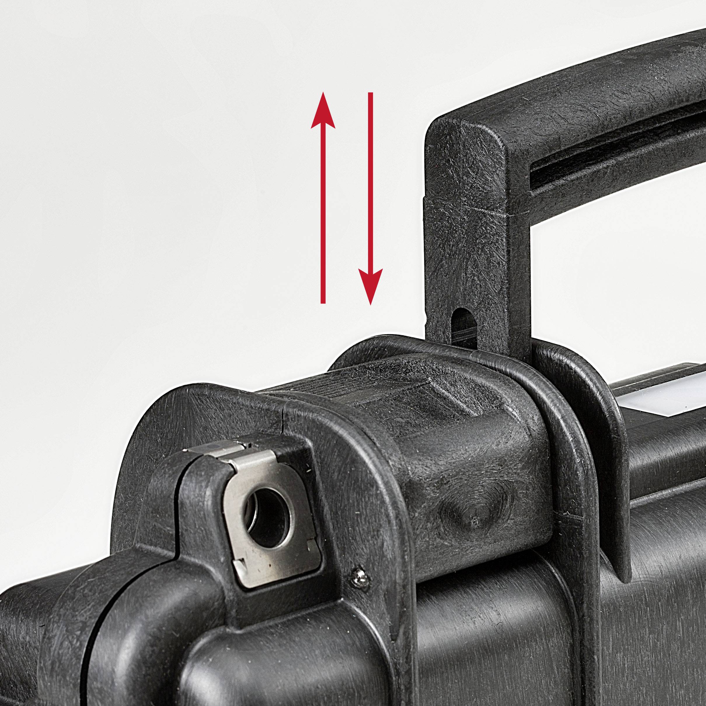 Ein schwarzer Kunststoffkoffer mit einem Pfeilpaar zeigt die Handhabung eines Griffs; die Pfeile deuten auf eine Auf- und Abbewegung hin.