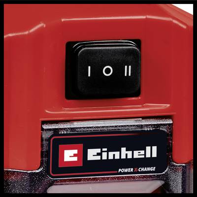 Schalter auf rotem Einhell-Gerät mit den Stufen 'I', '0', 'II'. Darunter Einhell-Logo und der Schriftzug 'Power X-Change'.