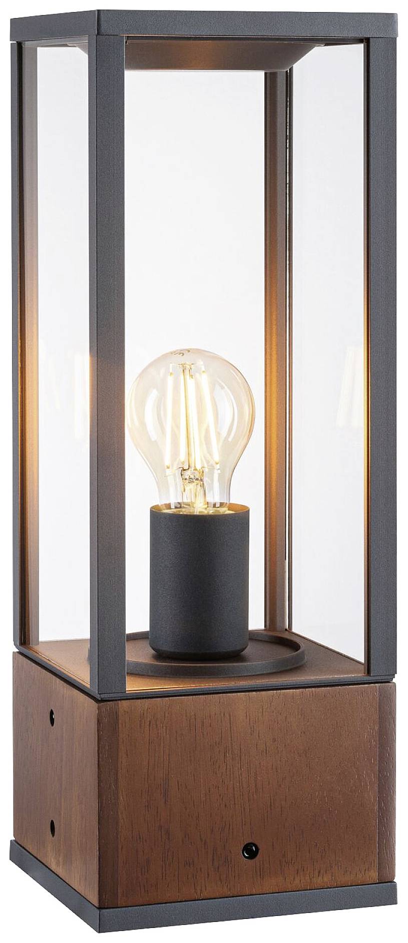 Eine moderne Tischlampe mit Glaswänden und einer sichtbaren Glühbirne auf einem braunen, würfelförmigen Sockel.