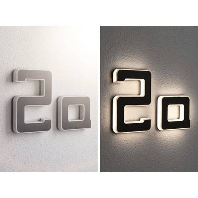 Zwei stilisierte, beleuchtete 3D-Zahlen '20' an einer Wand, die jeweils in helleren und dunkleren Farbtönen dargestellt sind.