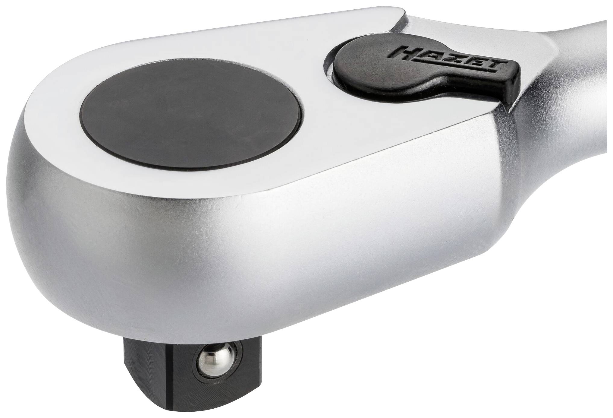 Eine silberne Ratsche mit schwarzem Drehknopf und quadratischer Buchse, geeignet für Steckschlüssel, von der Marke Hazet.