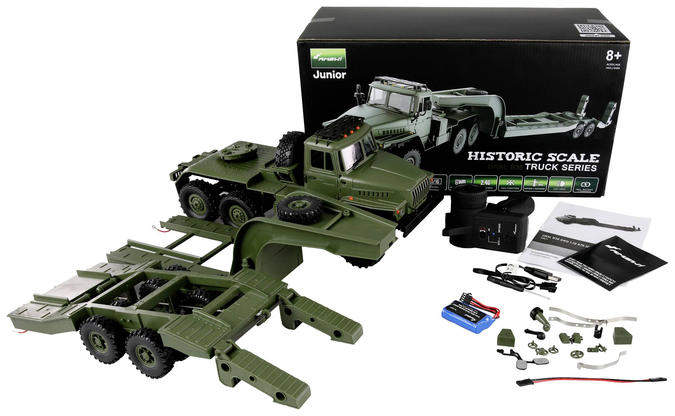 Grünes Modellfahrzeug-Set mit Anhänger und Verpackung. Zubehörteile und Bauanleitung liegen bei. Geeignet für Kinder ab 8 Jahren.