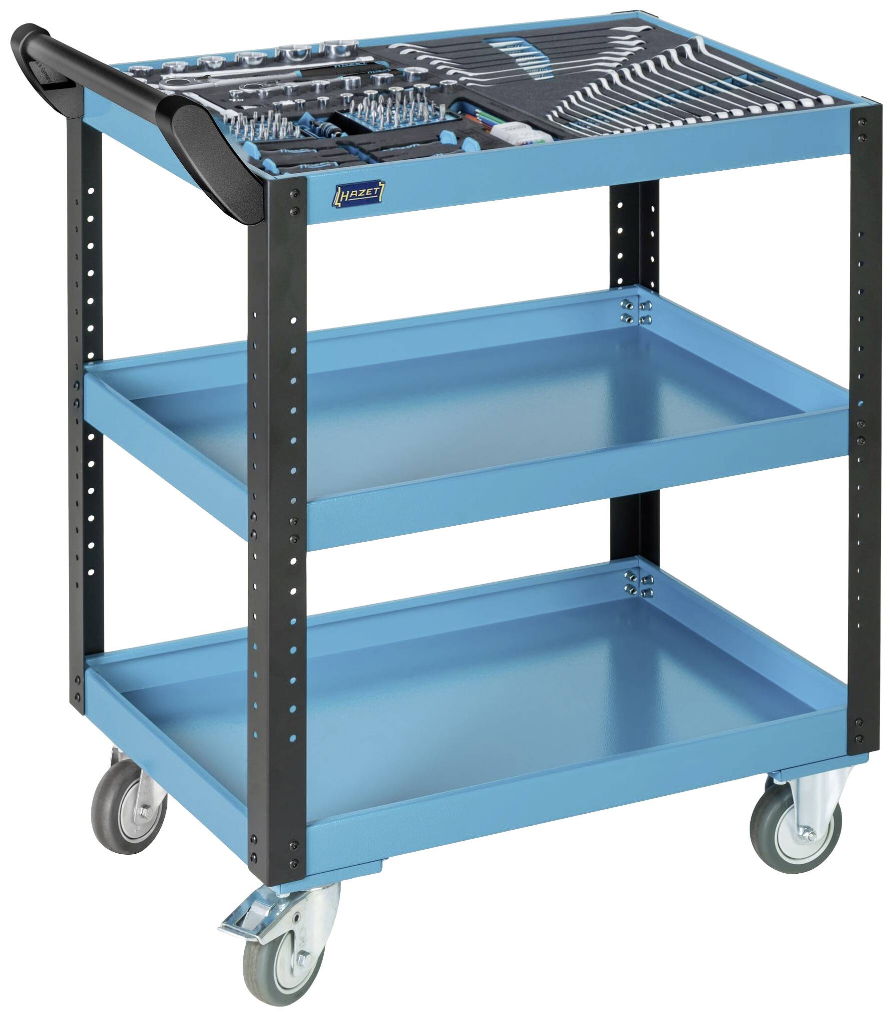 Werkzeugwagen mit drei blauen Regalböden und schwarzem Rahmen. Oben liegt eine Auswahl verschiedener Handwerkzeuge ordentlich sortiert.