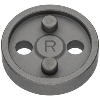 Eine runde Metallplatte mit drei Löchern und einem erhöhten Buchstaben 'R' in der Mitte, möglicherweise ein Maschinenteil.