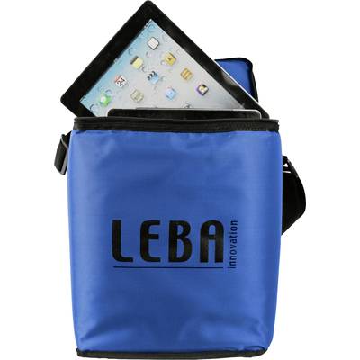 Blaue Tasche mit schwarzem Schriftzug 'LEBA', darin ein Tablet mit sichtbarem Display.