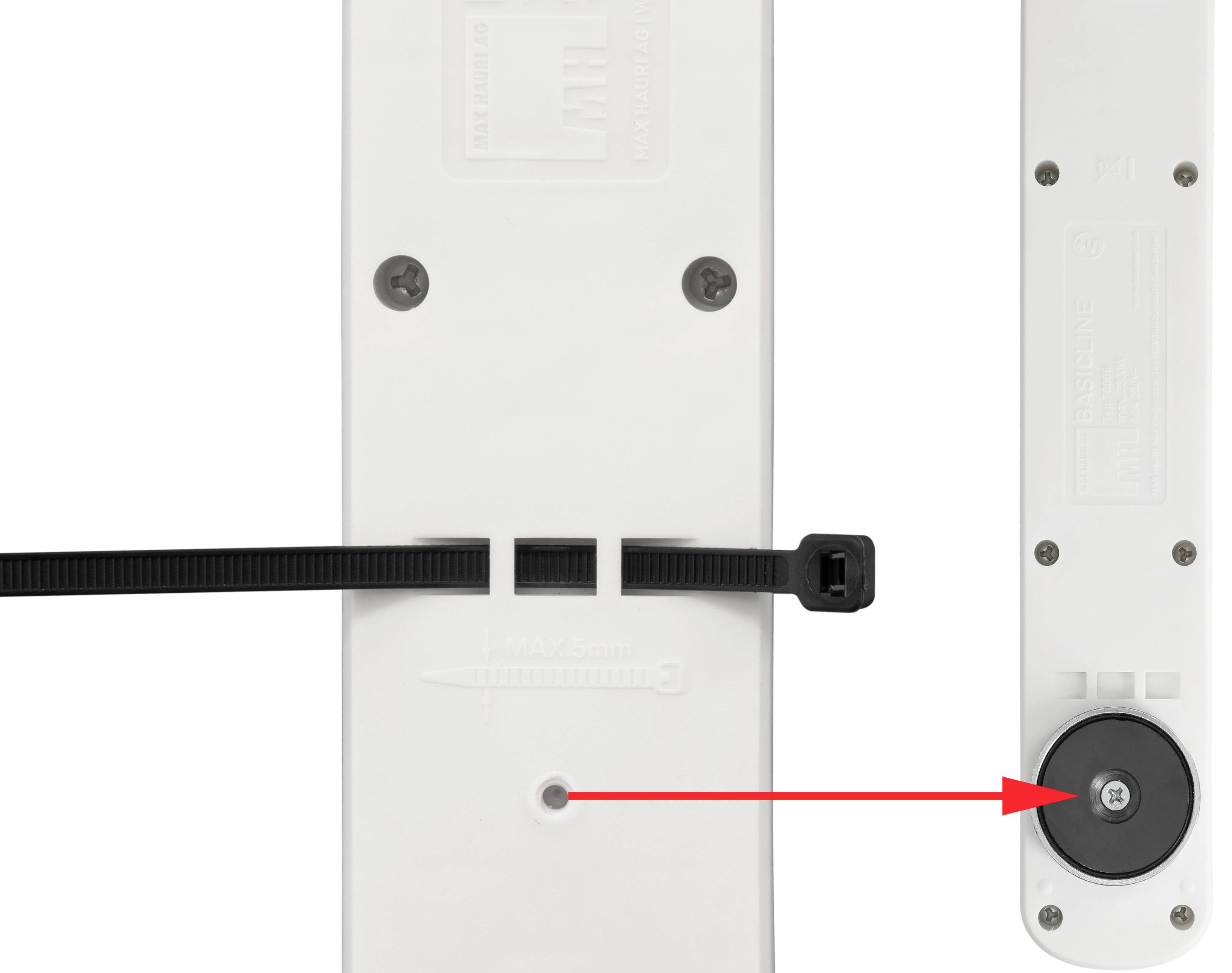 Ein Kabelbinder sichert ein weißes Gehäuse mit einer schwarzen Scheibe, die von einem roten Pfeil hervorgehoben wird.