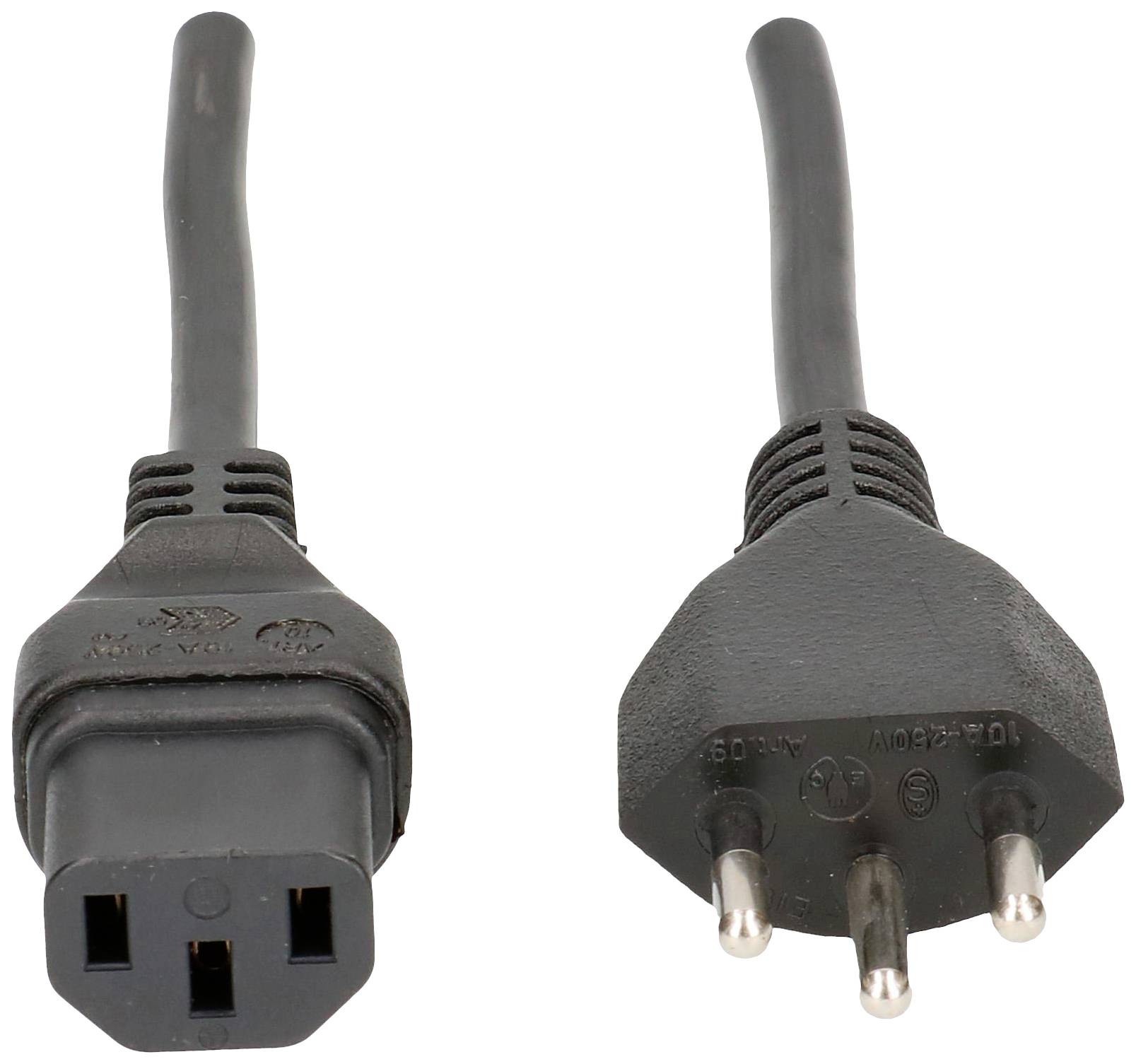 Ein schwarzes Netzkabel mit einem IEC 60320 C13 Stecker links und einem Schuko-Stecker rechts. Beide sind standardmäßige Stromanschlüsse.