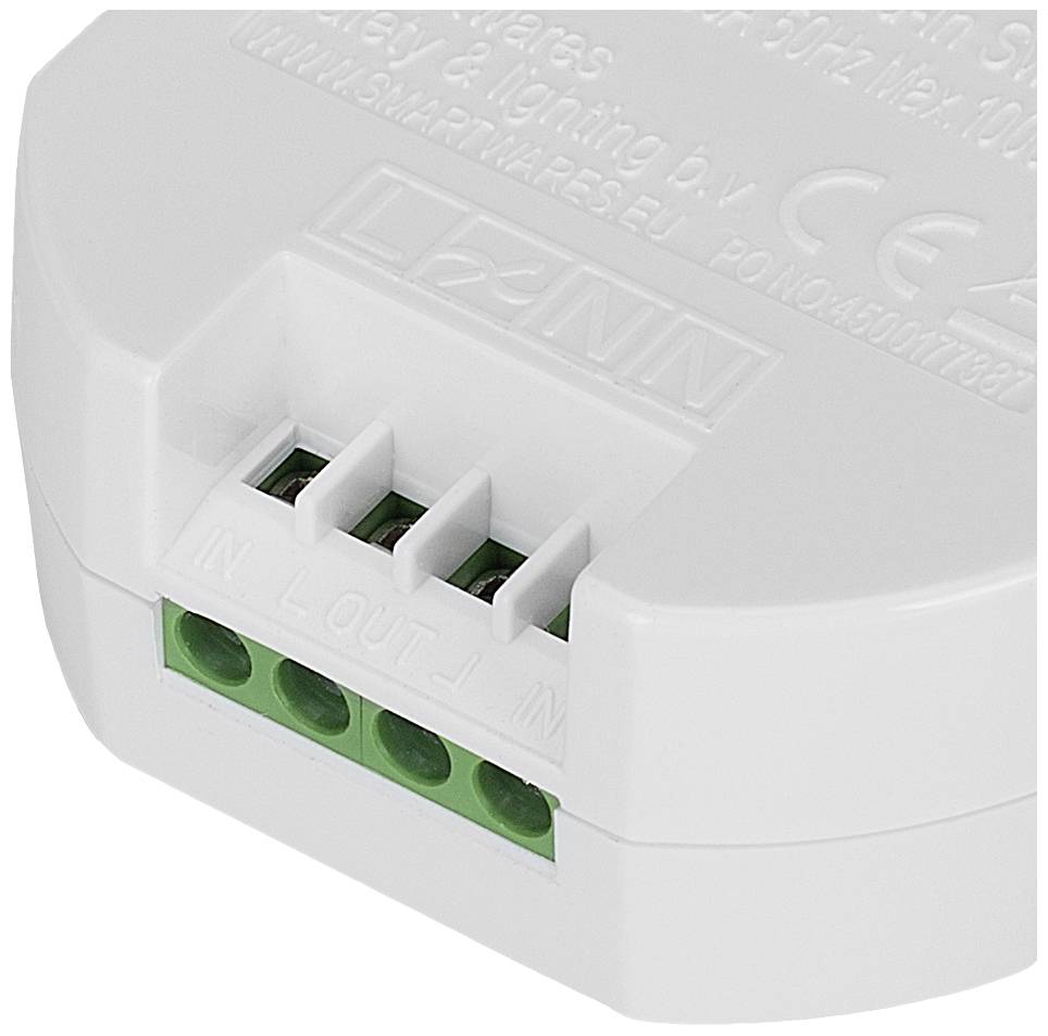 Ein weißes elektrisches Steuergerät mit vier grünen Anschlüssen, beschriftet mit 'IN', 'OUT', 'L', 'N' für Verkabelung.