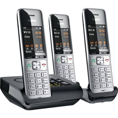 Drei schnurlose Telefone mit Basisstation, Display zeigt Zeit und Datum, Tastenfeld mit Nummerntasten und Anrufsymbolen.