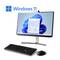Ein Desktop-Computer mit Bildschirm zeigt Windows 11-Startbildschirm. Daneben eine Tastatur und Maus. 'Windows 11'-Logo oben links.