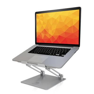 Ein Laptop steht auf einem verstellbaren silbernen Ständer. Der Bildschirm zeigt ein geometrisches, orangefarbenes Muster.