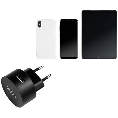 Ein USB-Ladegerät und drei Geräte: ein Smartphone mit hellem Gehäuse, ein Smartphone mit dunklem Gehäuse und ein Tablet.