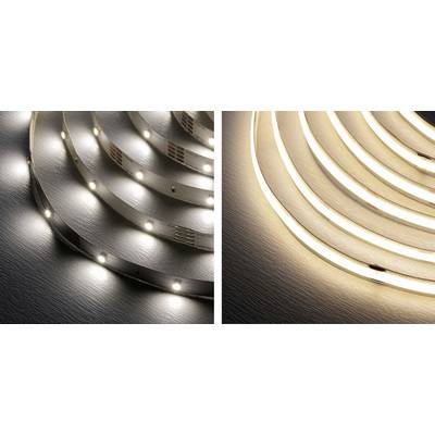 LED-Lichtstreifen auf dunklem Hintergrund, zeigen unterschiedliche Lichtintensitäten und -farben von Weiß bis Warmweiß.