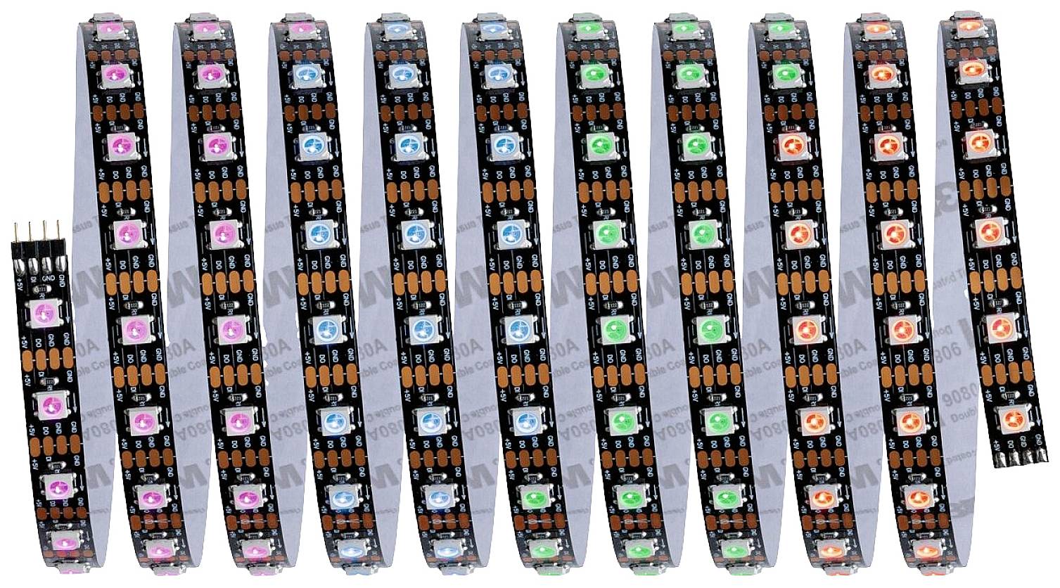 'Nahaufnahme eines LED-Lichtstreifens mit bunten LEDs in verschiedenen Farbtönen, auf einer weißen Oberfläche liegend.'