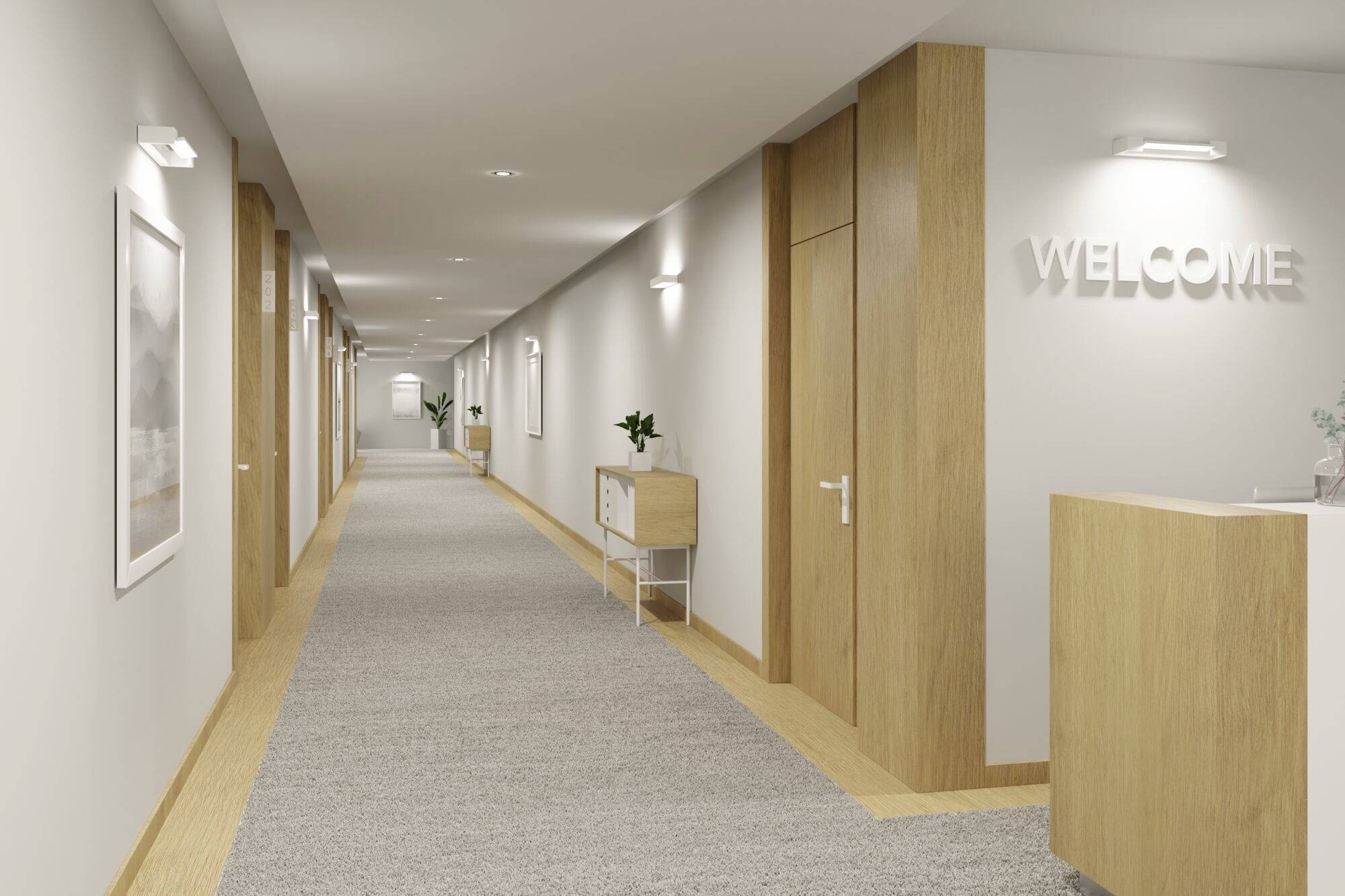 Langer, gut beleuchteter Flur mit Holzverkleidung und Teppichboden. An der Wand rechts hängt ein 'WELCOME'-Schild.