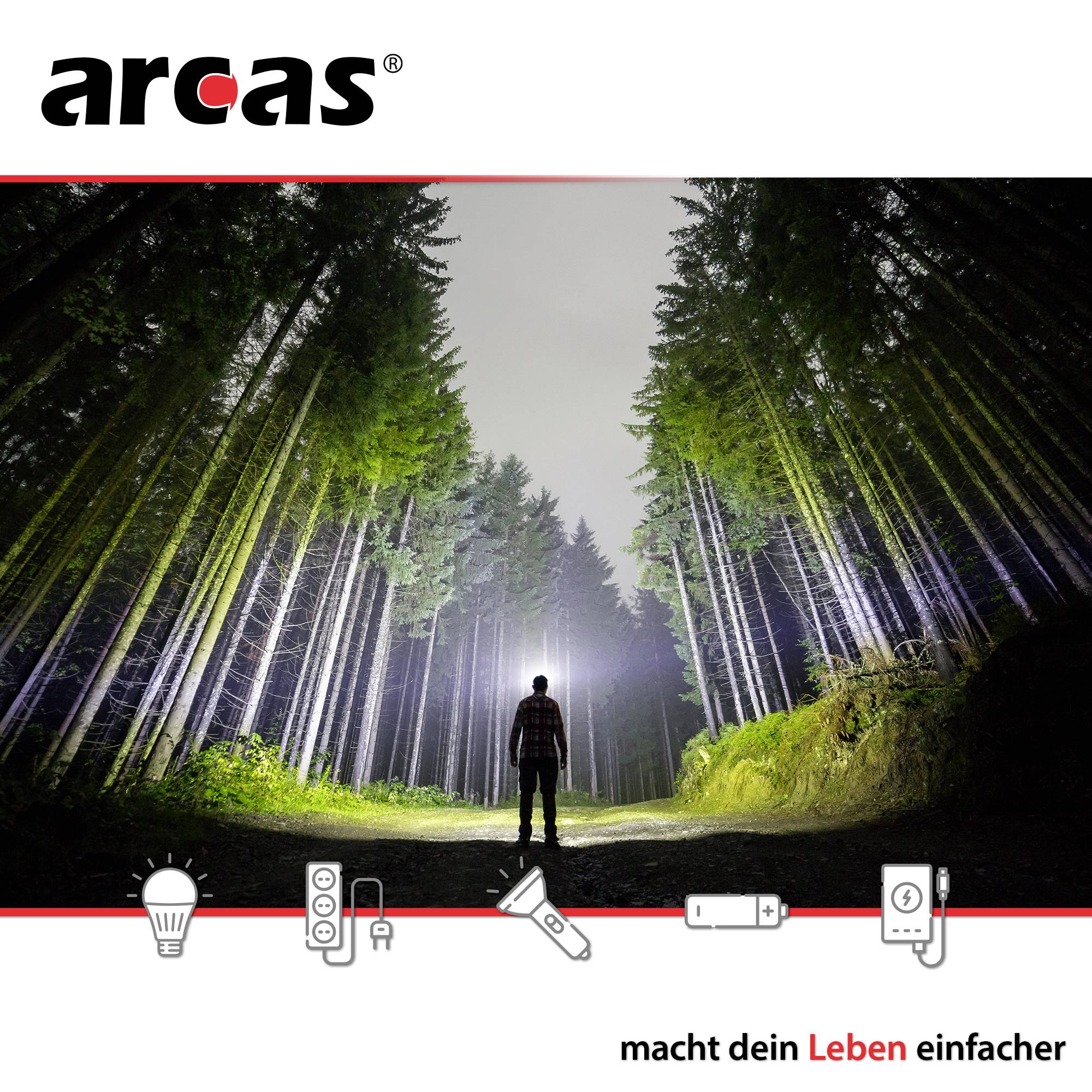 Eine Person steht mit Taschenlampe in einem beleuchteten Wald. Oben das Logo 'arcas', unten der Slogan 'macht dein Leben einfacher'.