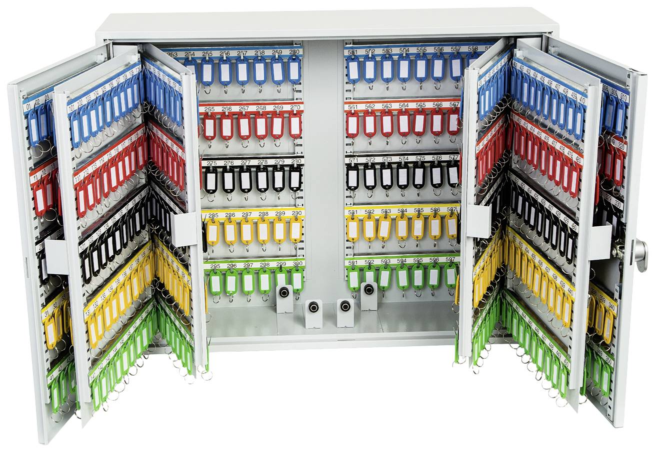 Ein geöffneter Schlüsselkasten mit mehreren Reihen farbiger Schlüsselanhänger in rot, gelb, grün, blau und schwarz.