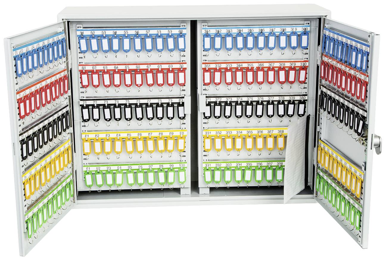 Ein geöffneter Schlüsselschrank mit mehreren Reihen farbcodierter Schlüssel auf Haken: blau, rot, schwarz, gelb und grün.