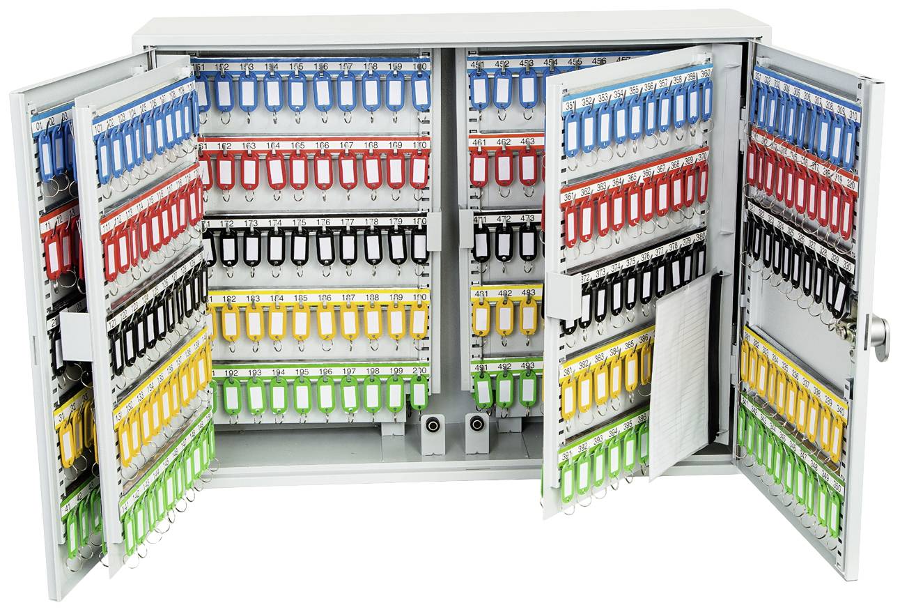 Ein geöffneter Schlüsselkasten mit mehreren Reihen von farbigen Schlüsselanhängern in Blau, Rot, Gelb, Grün und Schwarz.