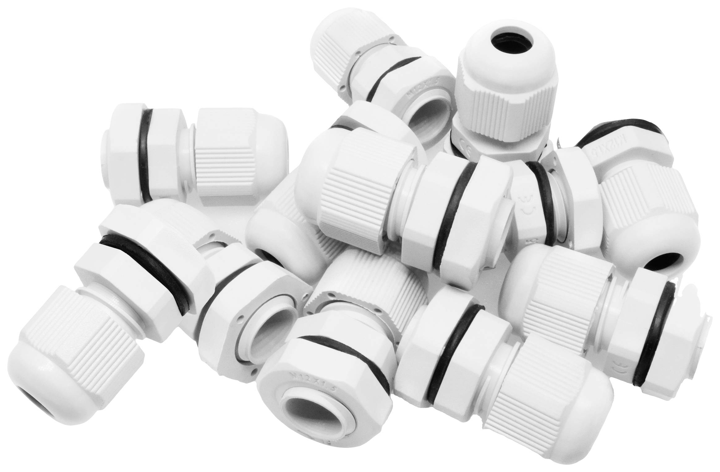 Weiße Kunststoff-Kabelverschraubungen in verschiedenen Größen auf weißem Hintergrund gruppiert dargestellt.