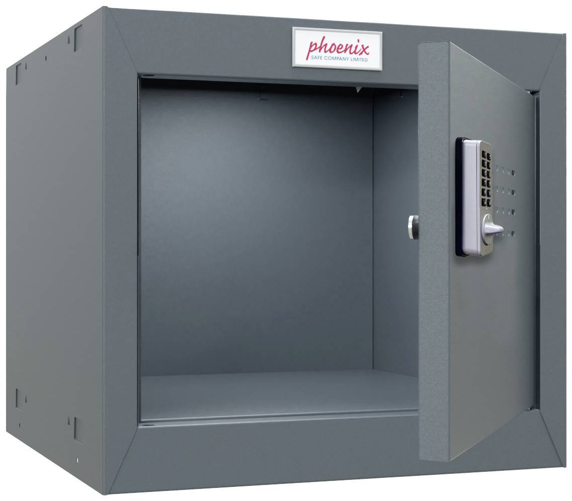 Ein grauer Tresor mit geöffneter Tür und elektronischem Zahlenfeld. Innenraum ist leer. Oben befindet sich ein weißes Schild mit rotem Schriftzug 'phoenix'.