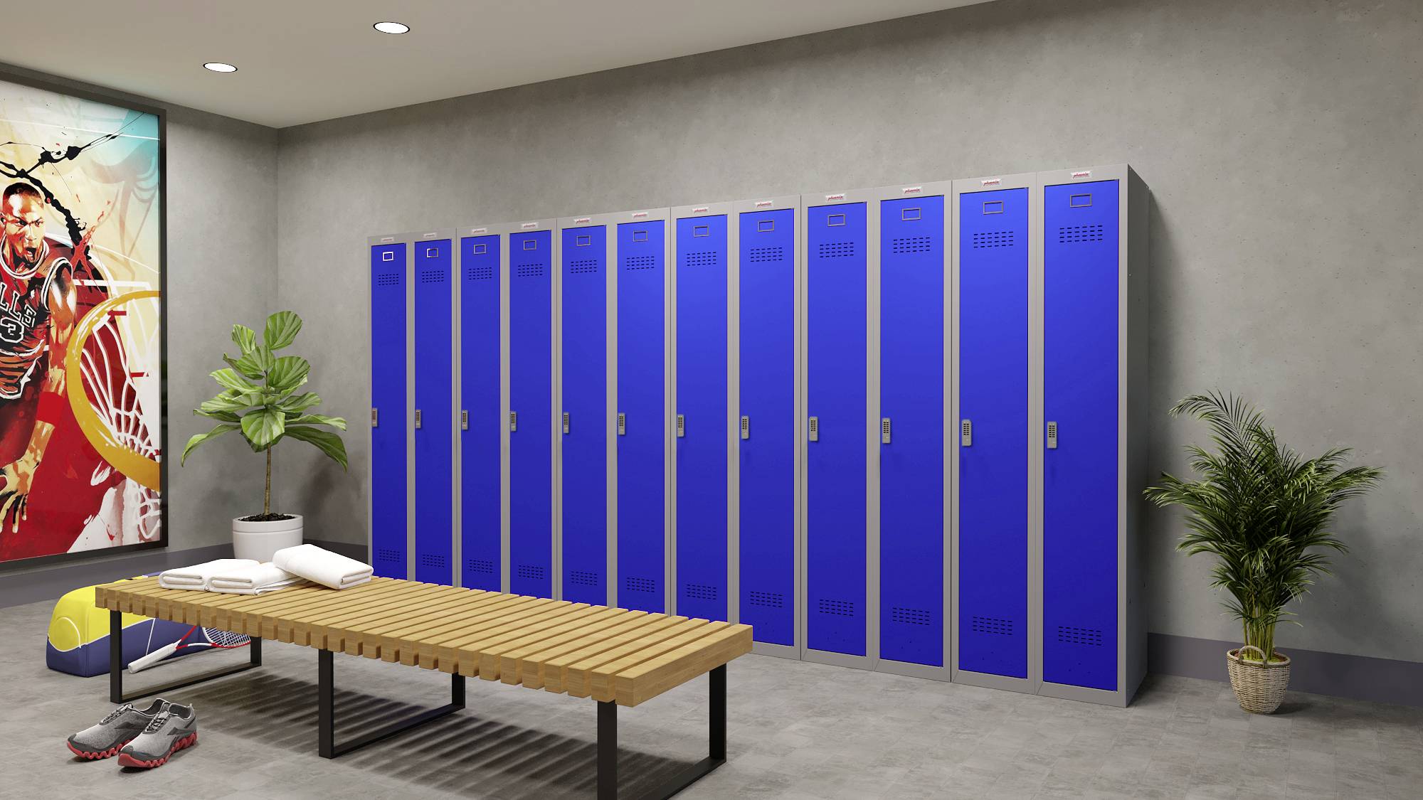 Blaue Spinde in einer Umkleidekabine mit Holzbänken, Pflanzen und Sporttaschen; ein Bild eines Sportlers an der Wand.