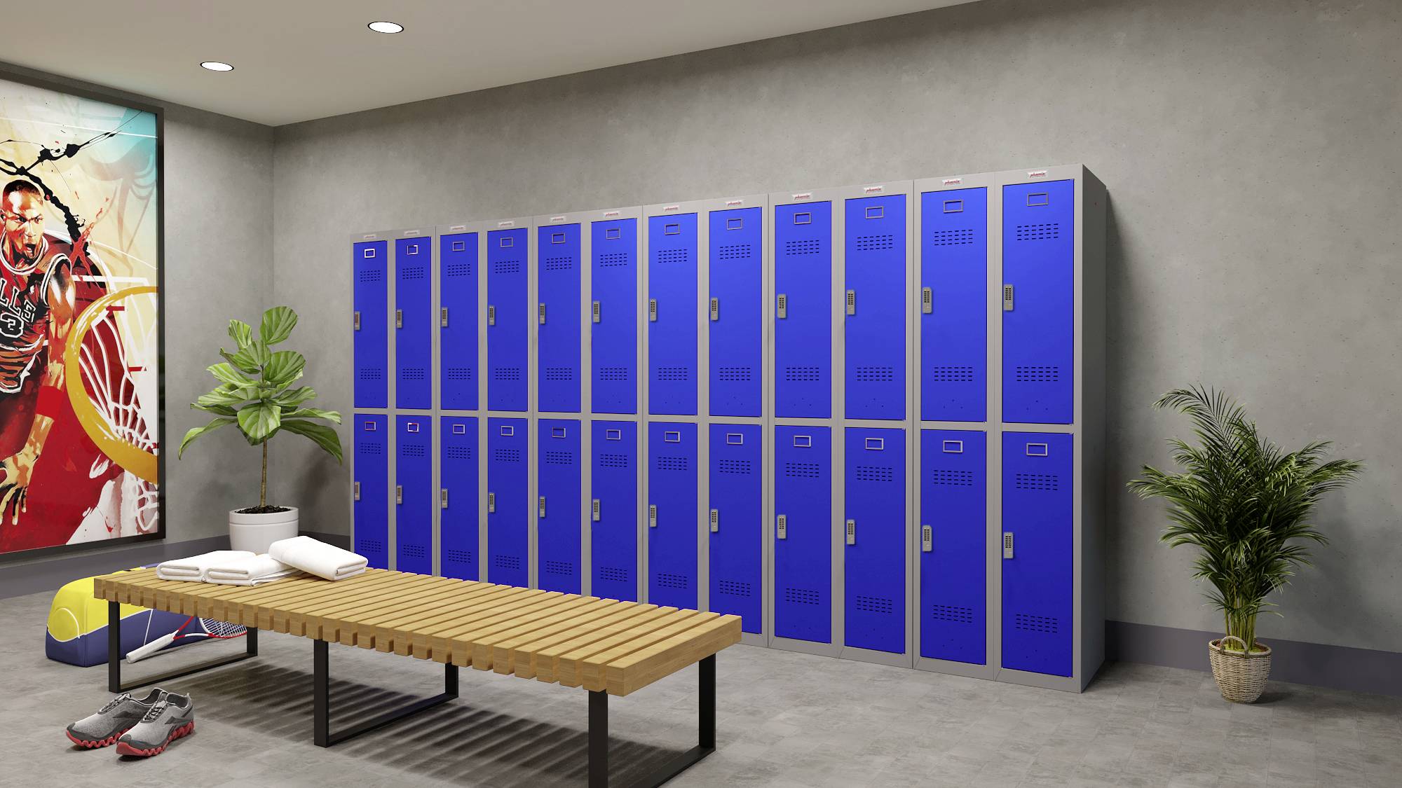 Eine Umkleidekabine mit einer Reihe von blauen Schließfächern, einer Holzbank in der Mitte, und Pflanzen zur Dekoration am Rand.