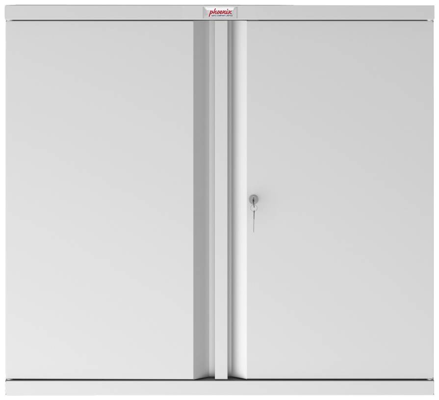 Metallschrank mit zwei Türen, weiß lackiert, mittig mit Schloss versehen, schlichtes Design.