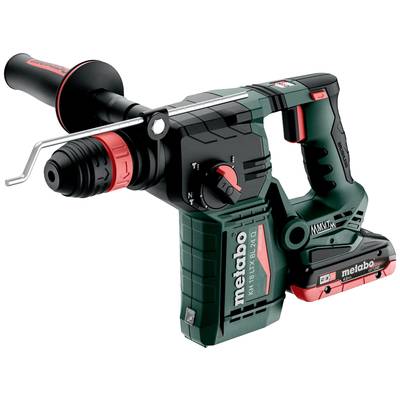 Ein grüner Bohrhammer mit rotem und schwarzem Griff, Markenname "Metabo", linksseitig ein Zusatzgriff und rechtsseitig die Batteriefach.