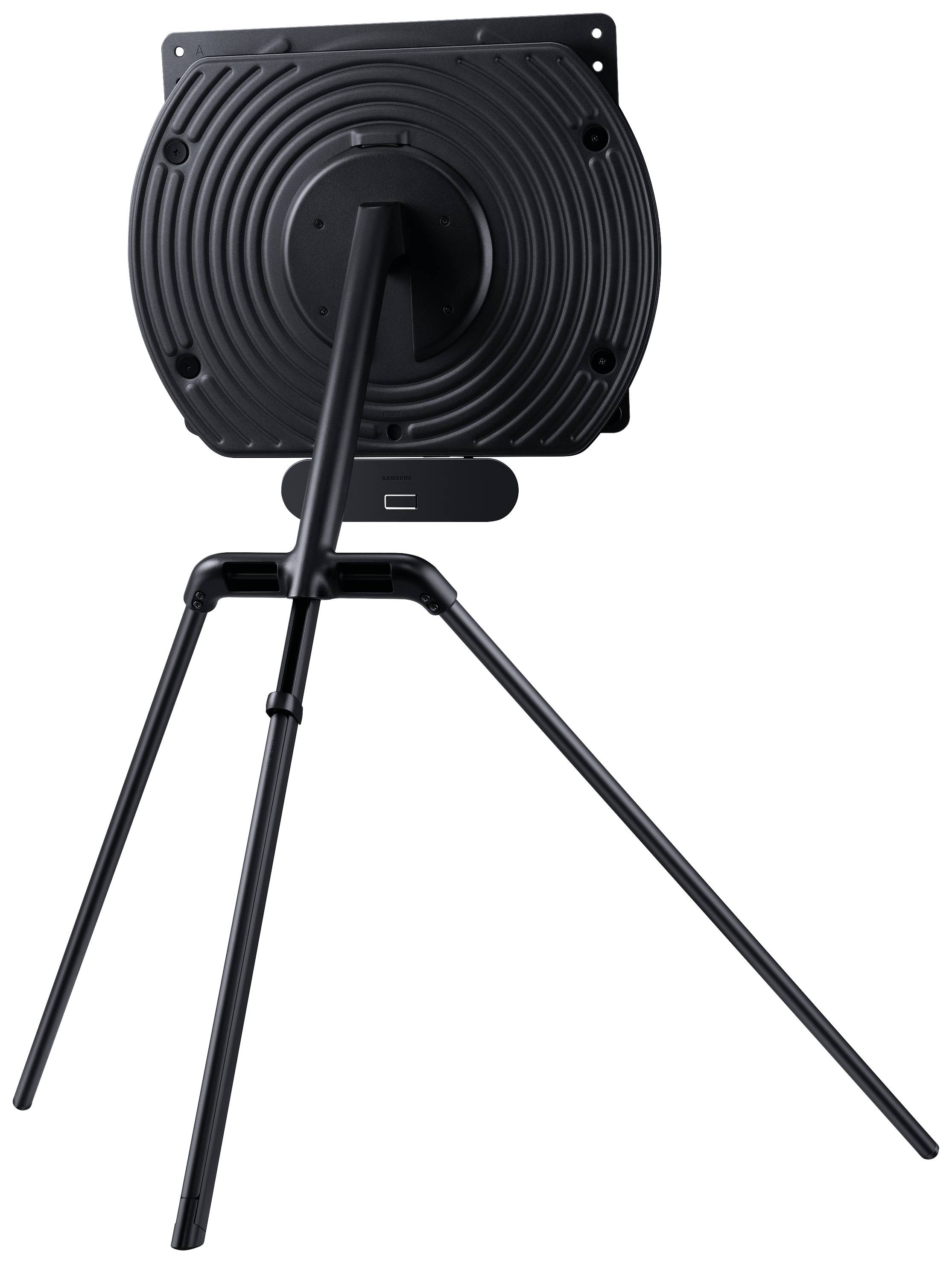 Schwarze metallische Satellitenschüssel auf einem dreibeinigen Stativ, nach oben geneigt zum Empfang von Satellitensignalen.