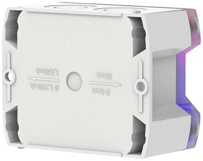 Kleine, rechteckige, weiße elektrische Anschlussdose mit mehreren Kabelöffnungen, seitlich aufgenommen.