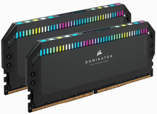 Zwei Corsair Dominator Platinum RGB RAM-Module mit mehrfarbiger Beleuchtung, geeignet für leistungsstarke Computeraufbauten.