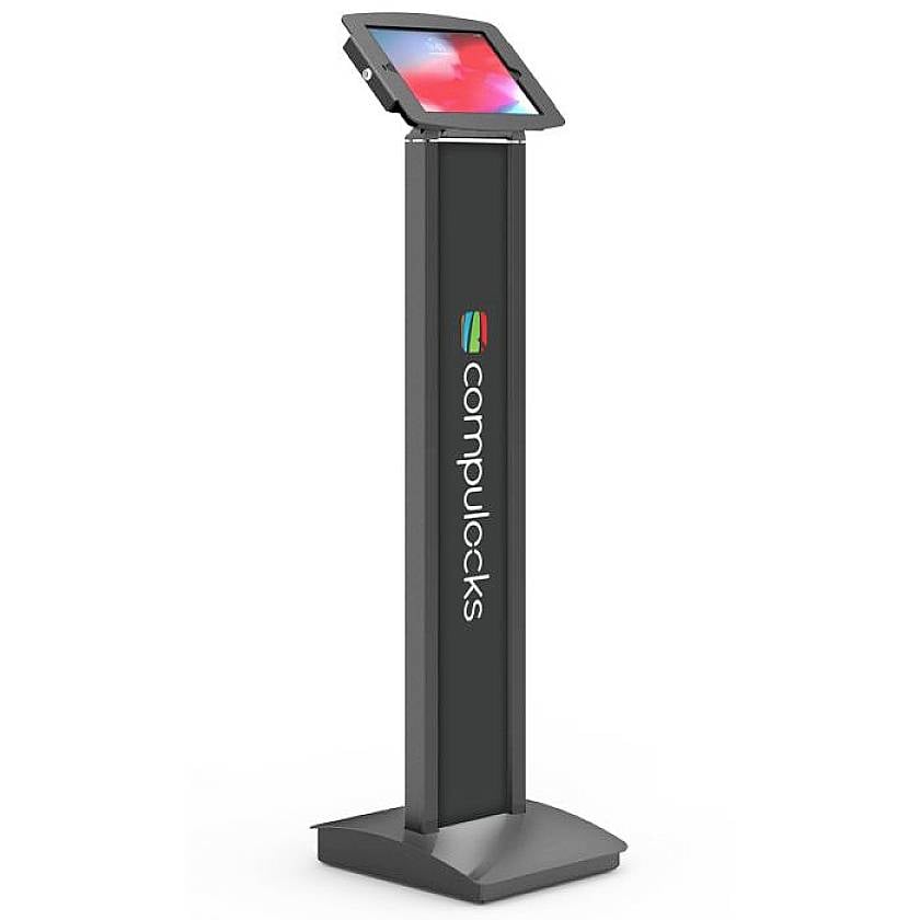 Ein Tablet-Ständer mit integriertem Display, das eine farbige Benutzeroberfläche anzeigt. Der Ständer ist mit 'Compulocks' beschriftet.