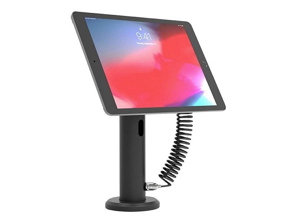 Ein Tablet in einer Halterung zeigt 9:41 Uhr auf dem Bildschirm. Das Gerät ist über ein spiralförmiges Kabel gesichert.