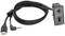 Ein USB-Kabel mit einem USB-Stecker und einem 3,5-mm-Klinkenstecker, verbunden mit einem schwarzen, geflochtenen Kabelmantel.