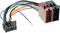 Mehrfarbige Kabel und Stecker eines Auto-Radio-Anschlusses. Enthält schwarze, rote und gelbe Stecker sowie ein loses Metallkontaktstück.