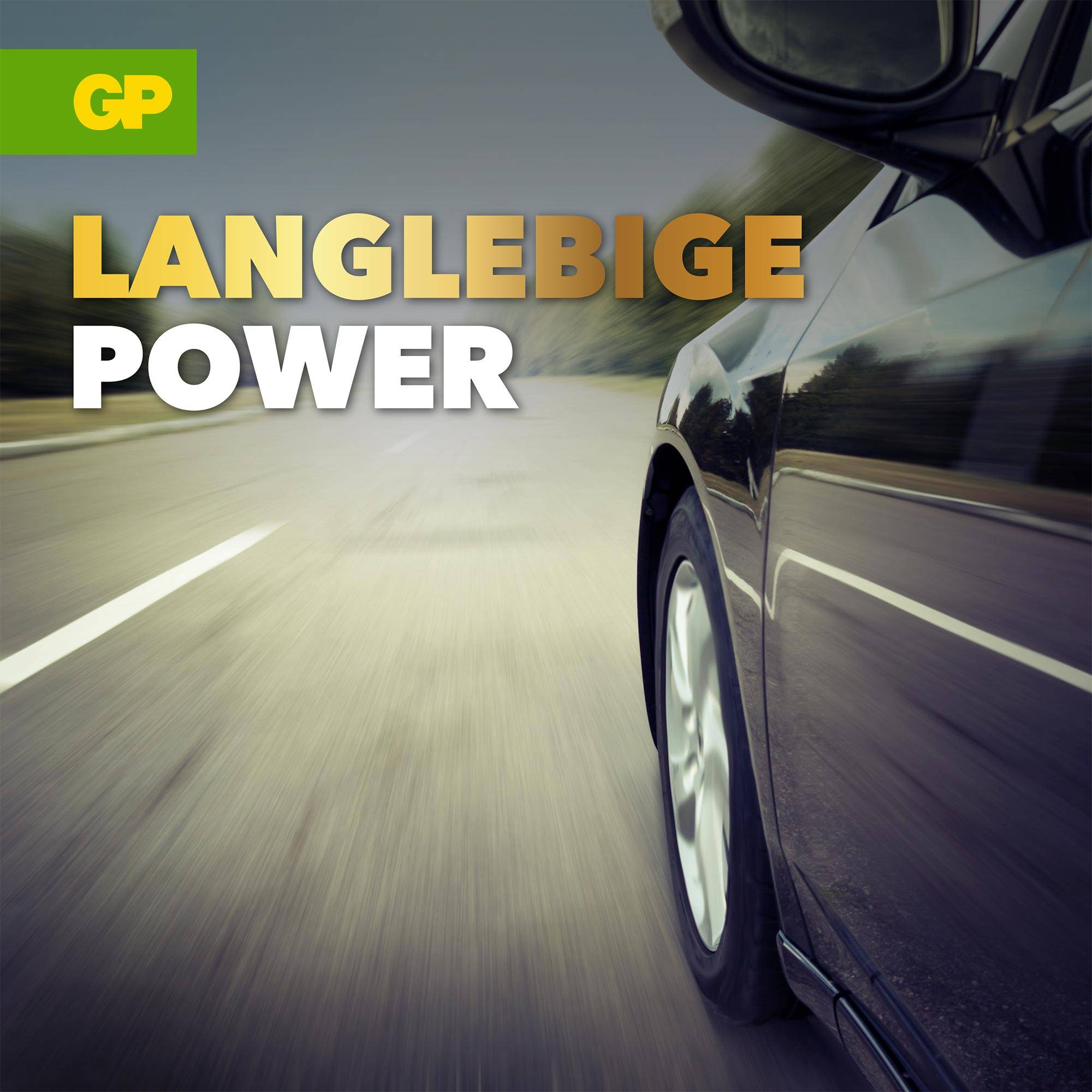 'Dynamisches Auto auf Straße mit glänzendem Lack und verschwommenem Hintergrund. Text: Langlebige Power.'