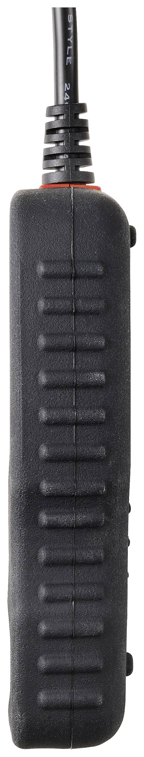 Eine schwarze Fernbedienung mit strukturiertem Griff und einem Kabelanschluss oben. Sie hat zwei Druckknöpfe an der Seite.