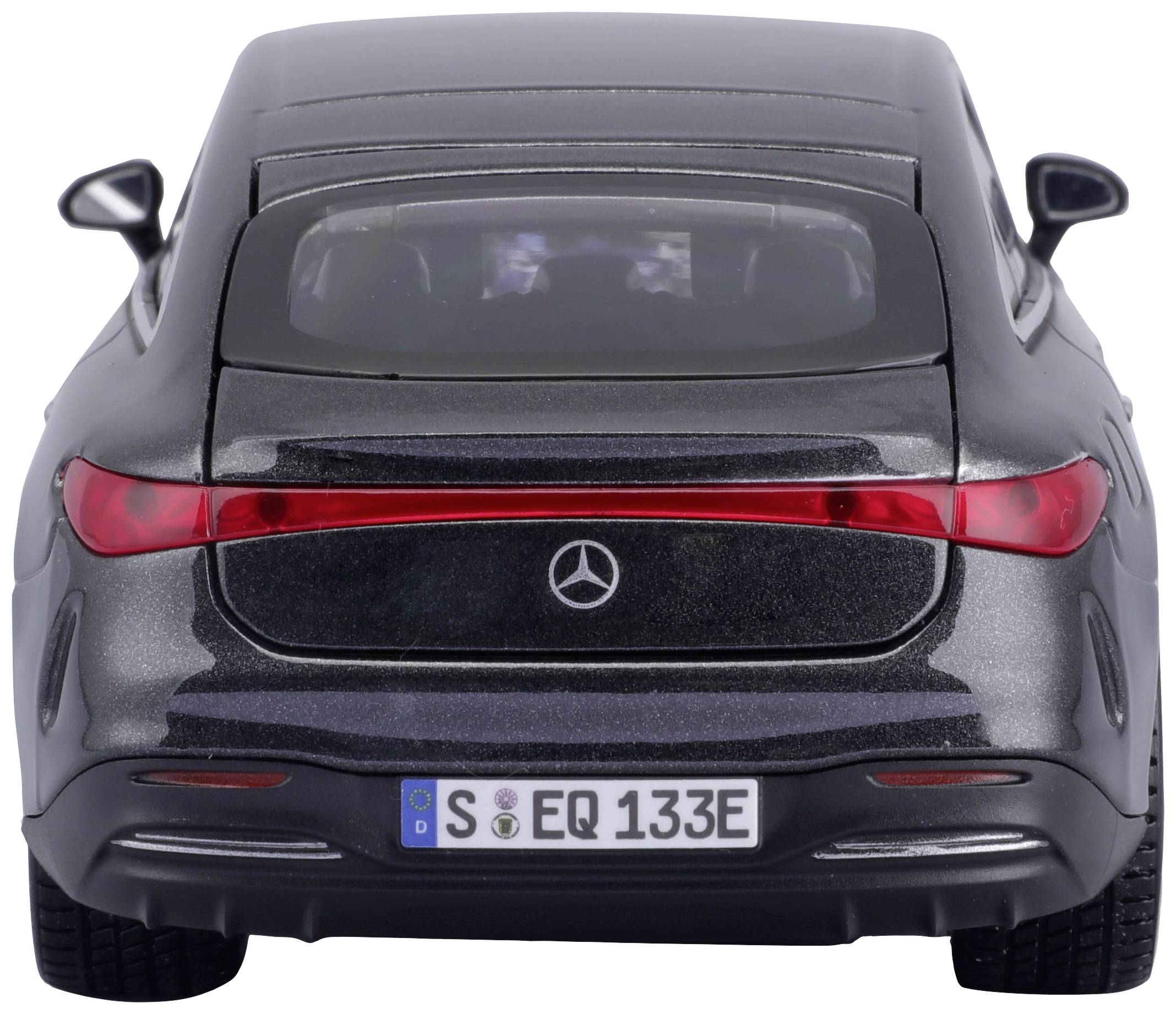 Ein schwarzes Auto von hinten mit Mercedes-Logo und rotem Rücklicht, Nummernschild 'S EQ 133E', Rückspiegel sichtbar.