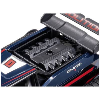 Näheraufnahme eines blauen Spielzeugautos mit sichtbarem Motor. Das Auto hat die Nummer '1' und den Text 'COLATION' auf dem Spoiler.