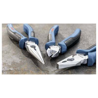 Drei Zangen mit blauen Griffen auf einer Metalloberfläche: Flachzange, Seitenschneider und Flachzange/Kombinationszange.