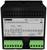 Ein schwarzes elektronisches Gerät mit einer Vorderseite, die mehrere grünfarbene Anschlussklemmen, Symbole und technische Daten zeigt.
