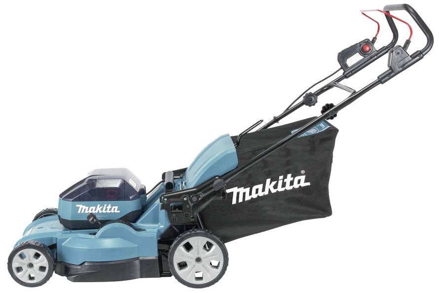 Ein blauer Rasenmäher der Marke Makita mit einem schwarzen Fangkorb. Der Griff ist schwarz mit roten Elementen.