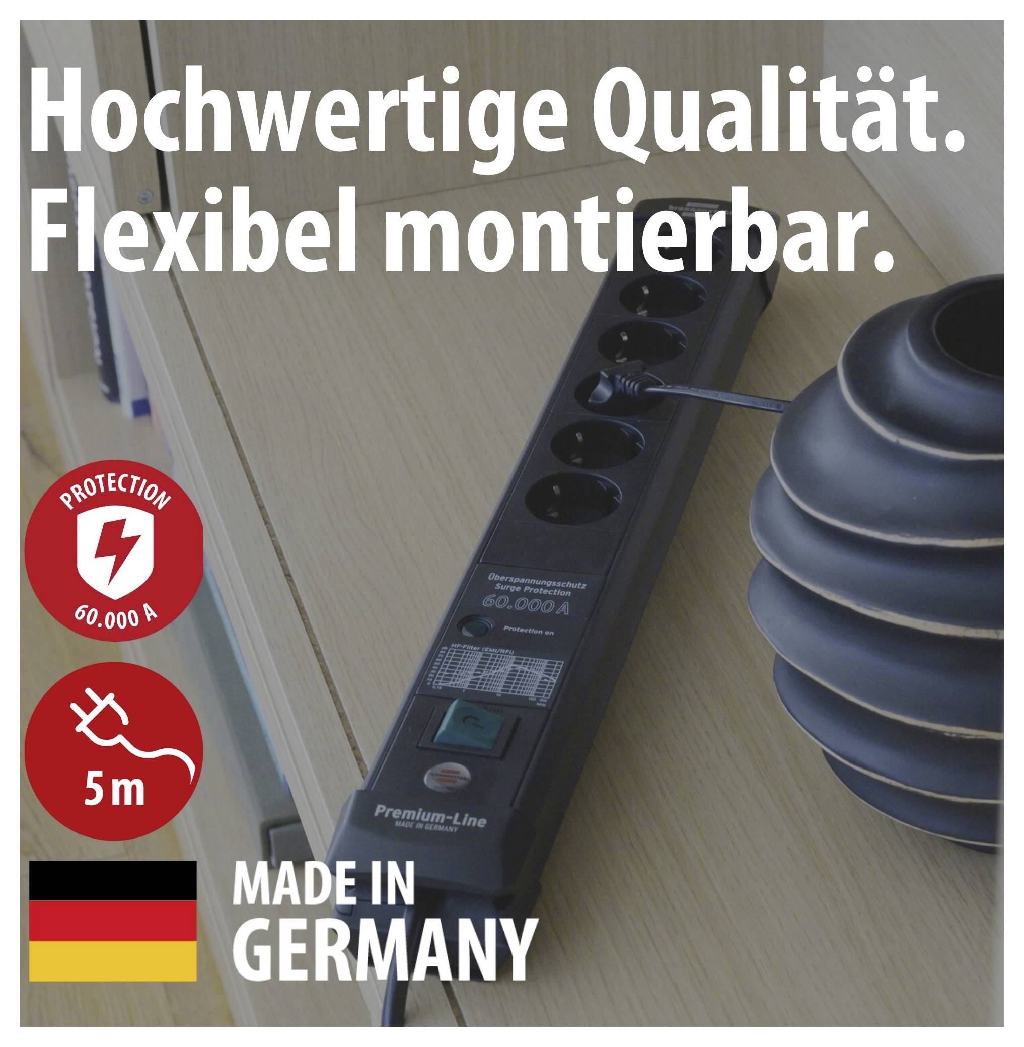 Werbeabbildung einer schwarzen Steckdosenleiste auf Holz, mit Text 'Hochwertige Qualität. Flexibel montierbar.', Symbolen für 60.000 A, 5 m und 'Made in Germany'.