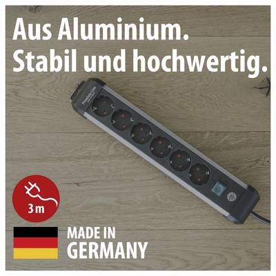 Werbegrafik einer Aluminium-Steckdosenleiste auf Holzgrund mit Text 'Aus Aluminium. Stabil und hochwertig.', 3 m, 'Made in Germany' und Deutschland-Flagge.