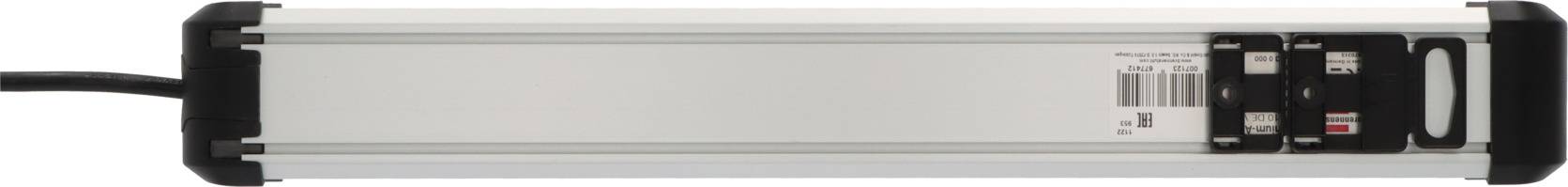 Silberne Steckdosenleiste mit drei schwarzen Steckplätzen und einem roten Schalter, geeignet für Büro- oder Heimgebrauch.