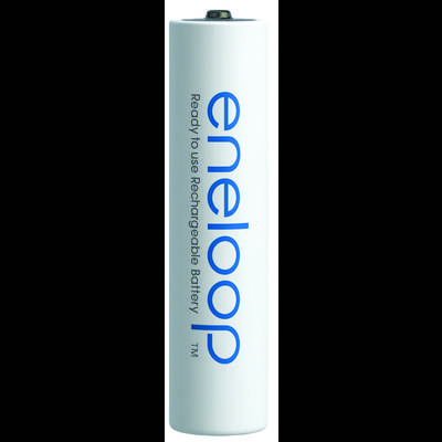 Weiße Eneloop-AA-Batterie mit blauem Logo und der Aufschrift 'Ready to use Rechargeable Battery'.