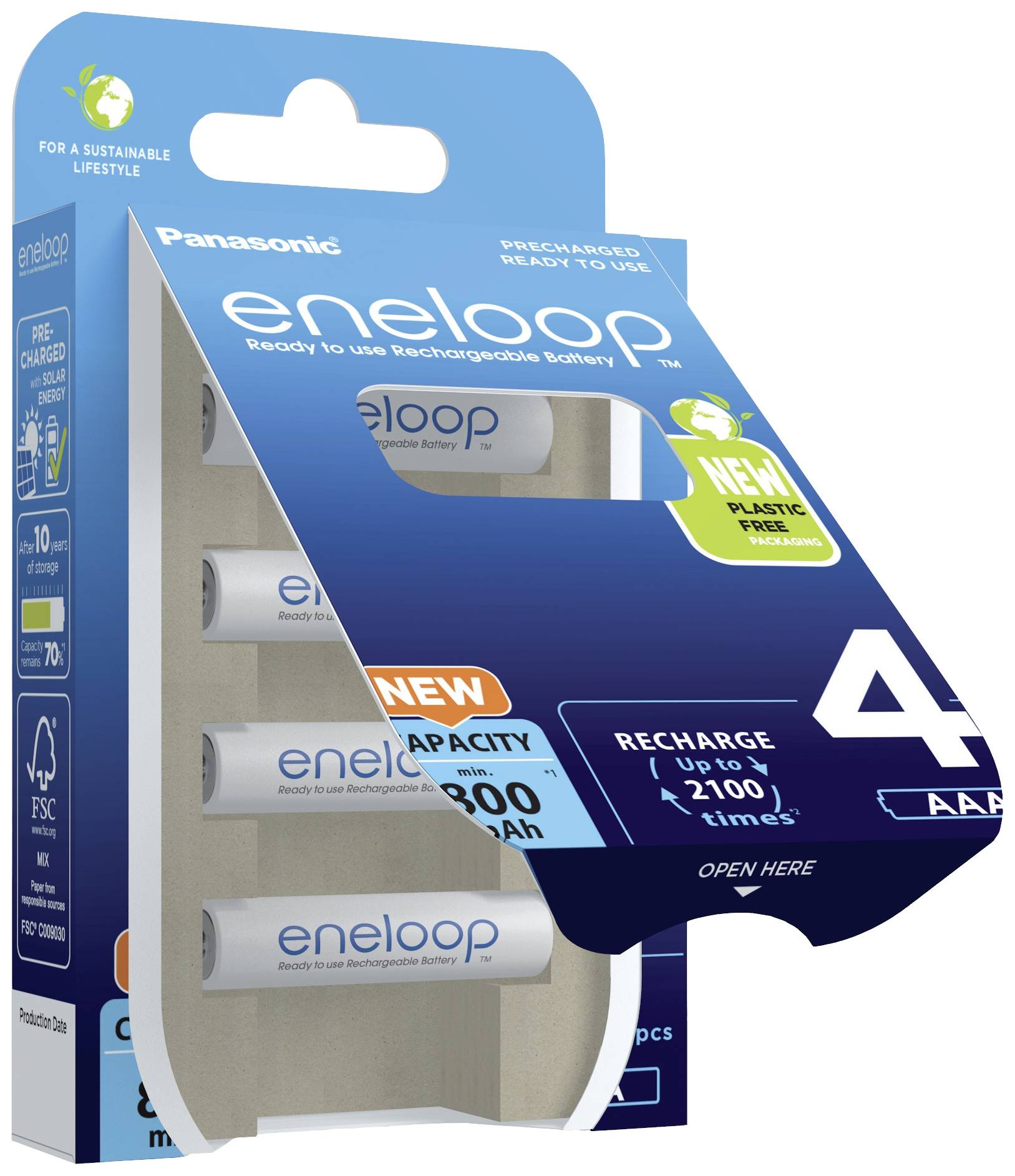 Vier Panasonic Eneloop AA-Batterien in einer geöffneten Verpackung. Aufschrift: 'Ready to use, recharge up to 2100 times.'